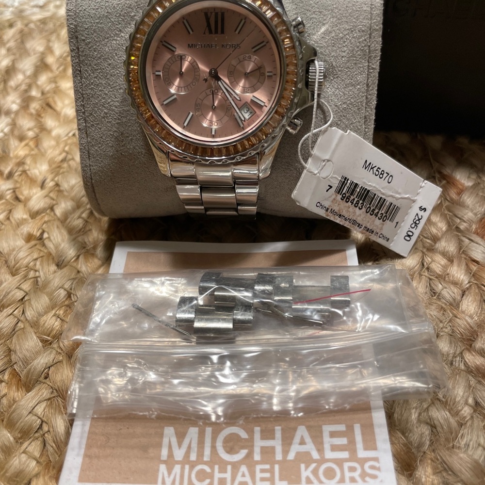 Michael Kors Everest MK5870 Watch-Baguette Crystals! Tags & Original Box! - Picture 4 of 5